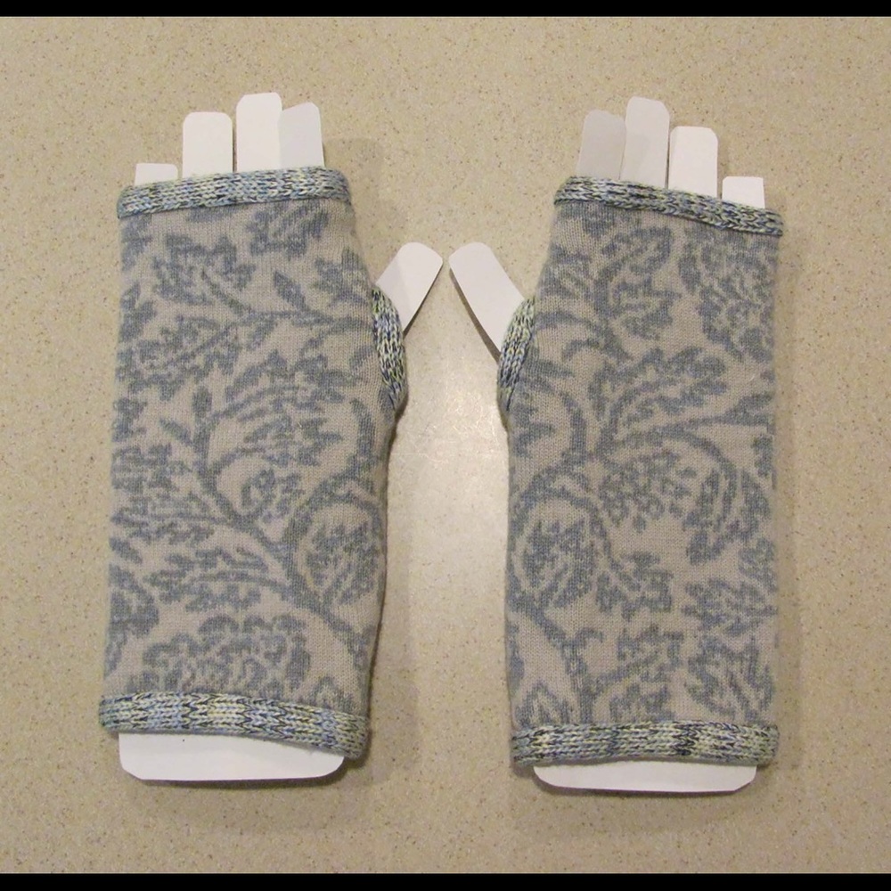 Wrist length texting gloves